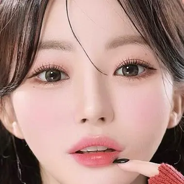 自然粘连的双眼皮