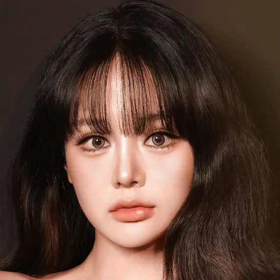 women trendy makeup