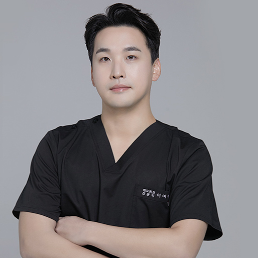李余明