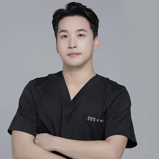 李余明