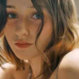 女生染发