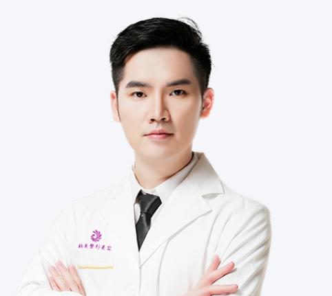 李成龙