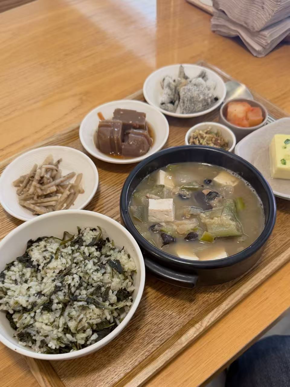 🍃 首尔林十年老店：这一碗山菜饭，才是圣水洞的精神核心