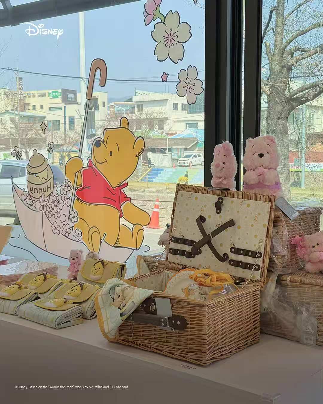🍯韩国小熊维尼100周年快闪店来啦！一起掉进噗噗的春日野餐里吧～