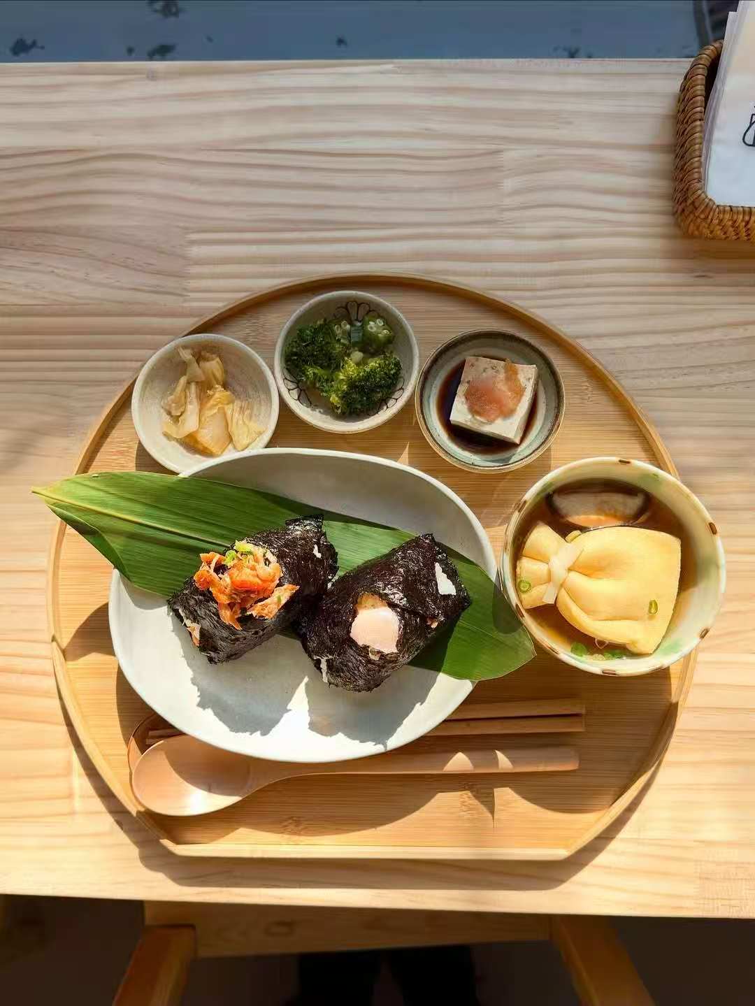 🍙首尔望远洞新晋日式食堂！饭团+茶泡饭