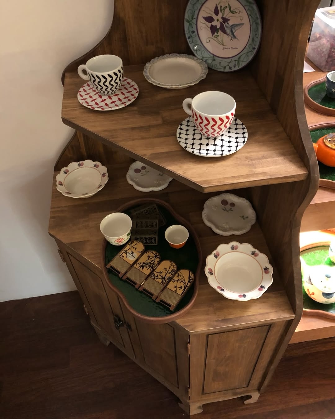 📼弘大洞穴电影院咖啡厅！免费看动画、电影，还能躺平🍿