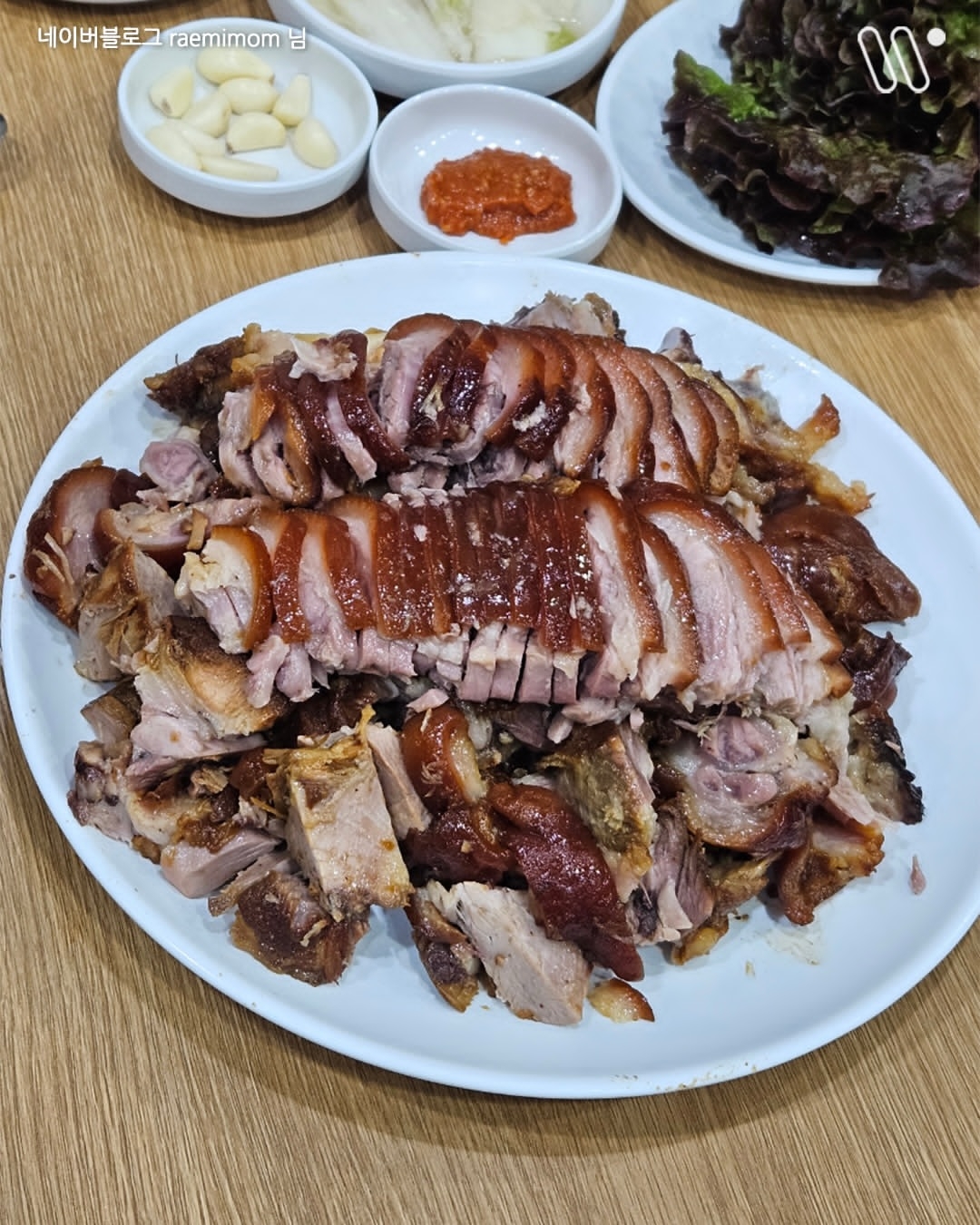 🐷首尔三大猪蹄名店之一！上班族中午就来这里喝小酒，30年老店果然不一样