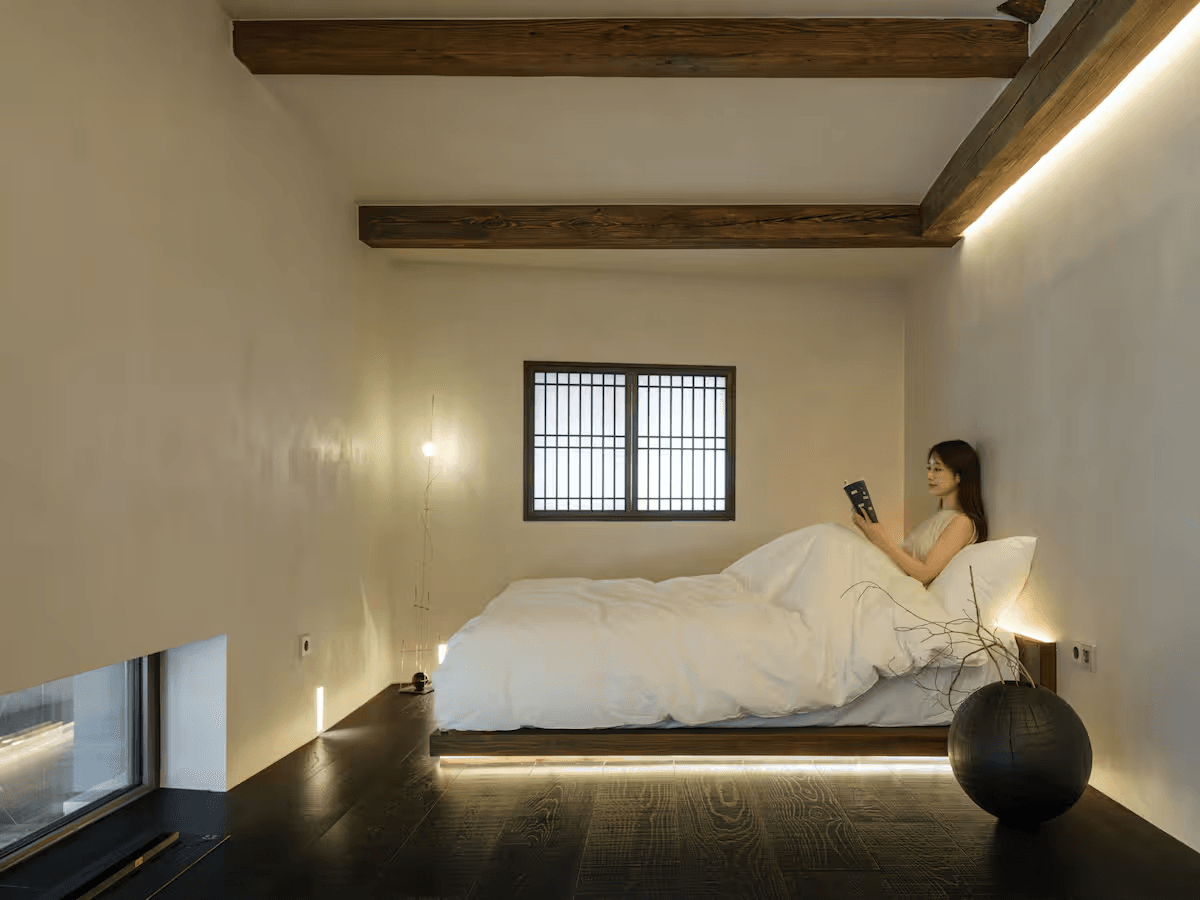 Airbnb – The Cona Hanok – Byulonjae #Luxury# 3-minute walk from subway, traditional house · 2 bedrooms... 1