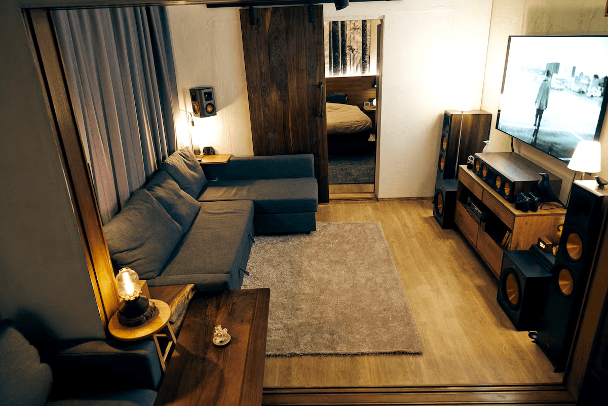 Airbnb-Udan: A Healing Country Cabin in Seoul’s City Center with Views of the Palace’s Secret Garden! Country Cabin · 2 Bedrooms / 4 Beds / 2... 1