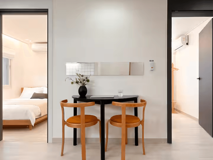 Airbnb-[新房源]弘益大學站|搭乘機場巴士3分鐘|最多8人（3間房/4張床）|美麗的光線與舒適的休…… 3