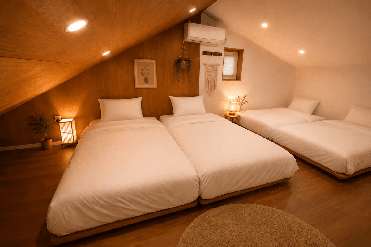 Airbnb – Opening ANEW in 2026 | 6 Beds | Perfect for Large Groups · 2 Bedrooms / 6 Beds / 1.5 Bathrooms... 2