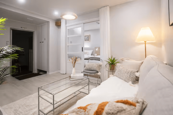 Airbnb – Direct access to Seoul Station, ideal for group trips, accommodating up to 9 people. It’s a ground-floor bungalow that’s cozy and comfortable, equipped with 3 bathrooms. A real residential home... 2