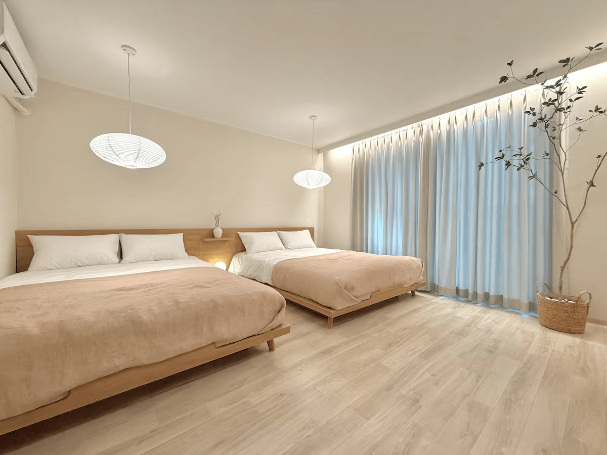 Airbnb-[新开业]高档/大型/距地铁1分钟/弘大•DMC•明洞/酒店床上用品/4台空调/行李寄存/... 2