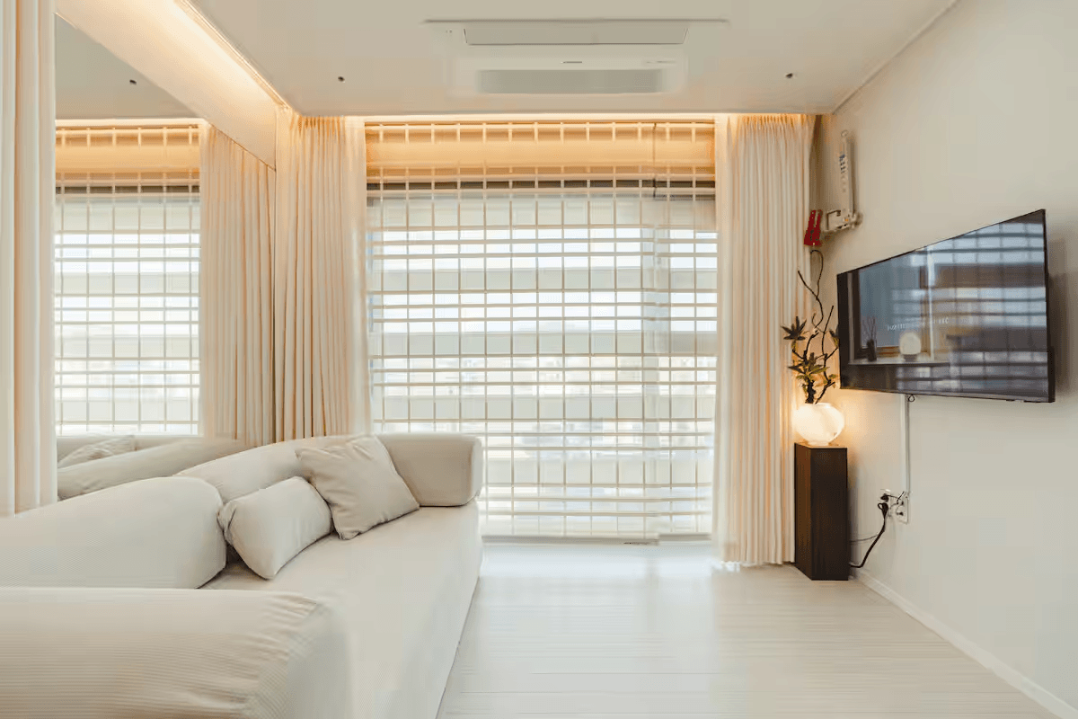Airbnb-弘大站步行5分鐘 ｜ 9樓全景 ｜ 全新飯店式公寓 · 2間臥室 / 4張床 / 1個... 1