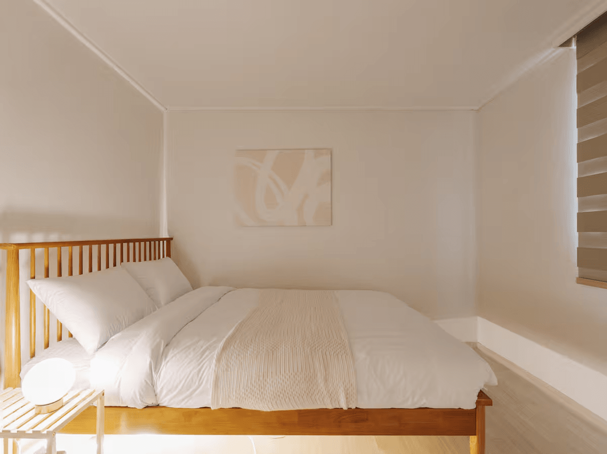 Airbnb-[夏季特價]#新村Full House#距仁川大學站3分鐘#新村站#弘大入口站#4張1.8... 1